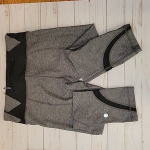 Lululemon cropped leggings (grey/black) RARE size 6